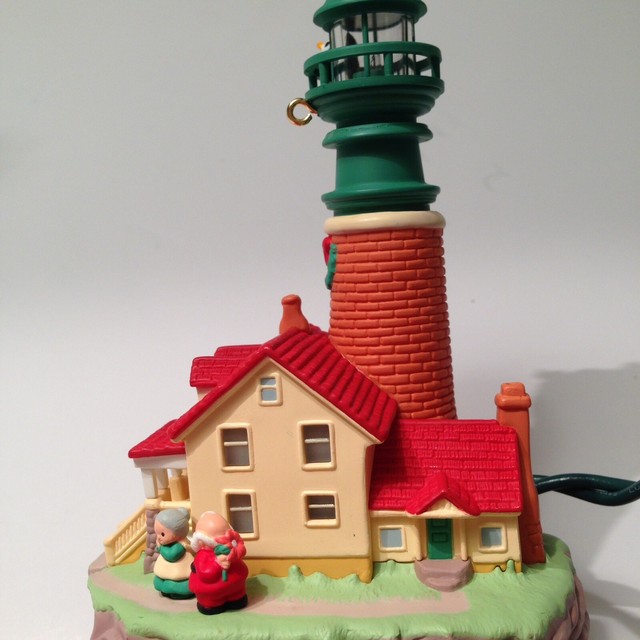 2001 Hallmark Keepsake Magic Ornament Lighthouse Greetings Collectors