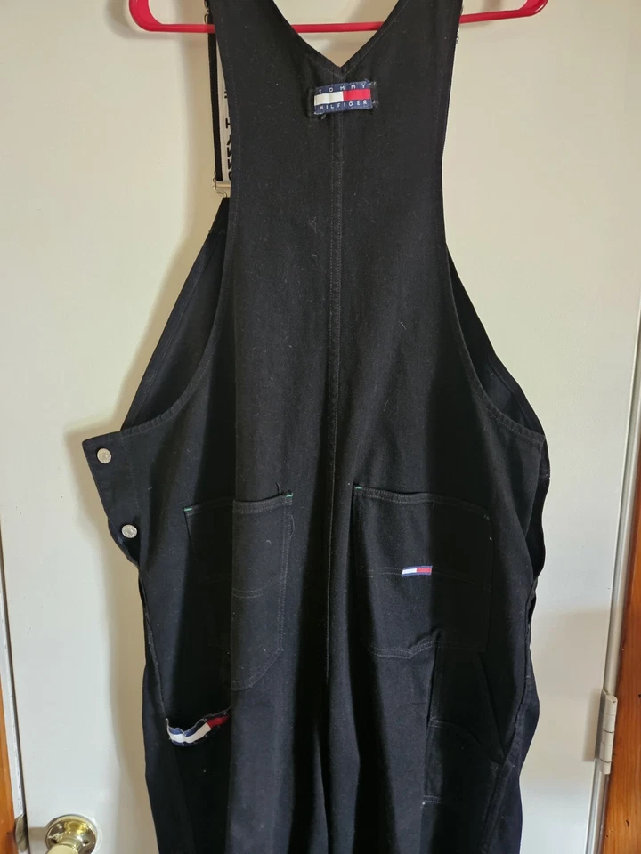 Mono de mezclilla Tommy Hilfiger negro vintage baberos grandes  Foto 3 de 4