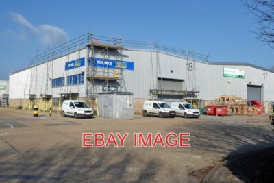 FOTO GEWERBEEINHEITEN COBHAM WAY CRAWLEY UNIT 18: LKQ EURO CAR PARTS UNIT 17: