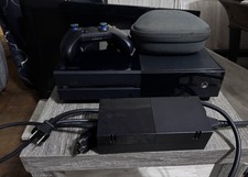 Microsoft Xbox One 1 TB Black w/ 2 Controller, and Kinect. Works perfectly
