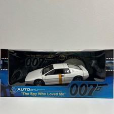 AUTOart 1 18 James Bond 007 Lotus Esprit Type 79