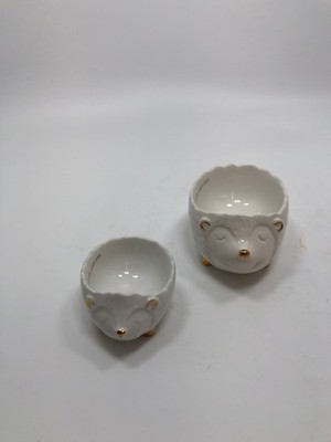 2 CERAMIC HEDGEHOGS W/GOLD DETAILS.