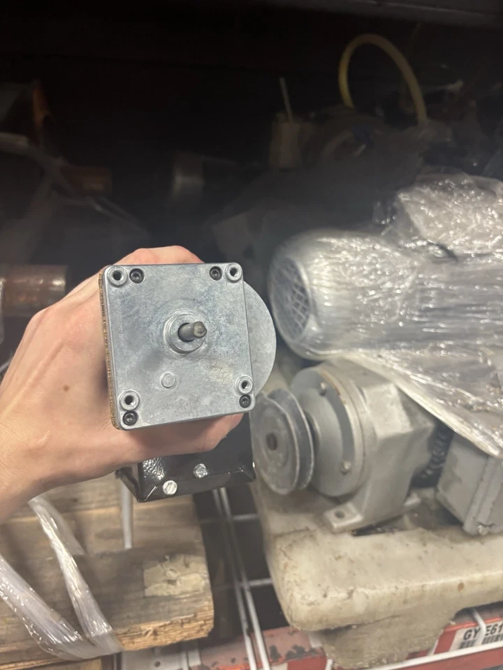 NEW NO BOX DAYTON 1LPV2 AC Gearmotor TENV 181RPM 115/230V Gearmotor - Image 3 of 4