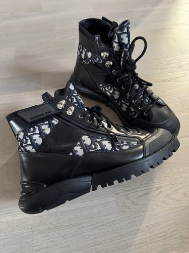 DIOR OBLIQUE boots shoes marked size 42 study all photos,close ups ,description