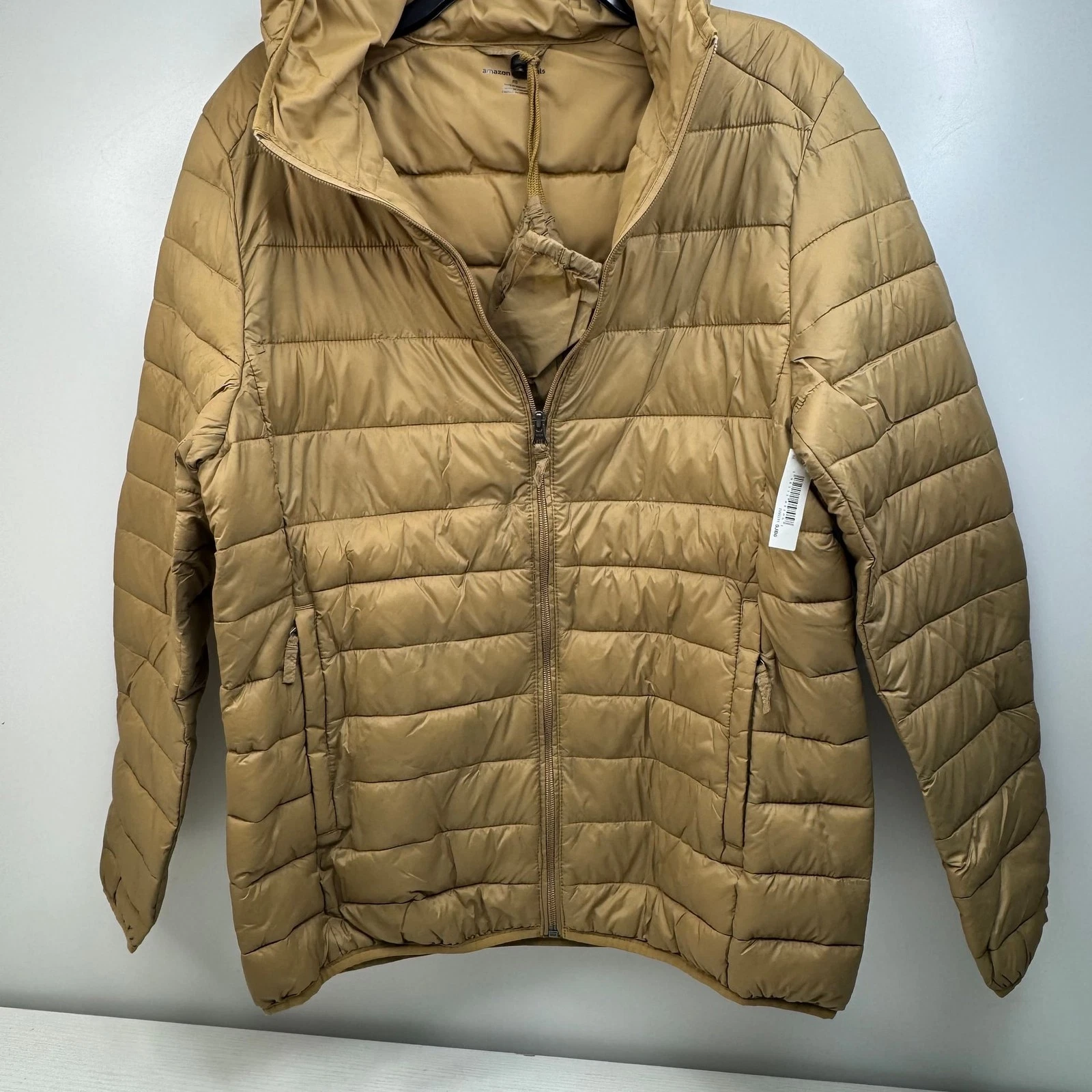Amazon Essentials Men's Packable Lightweight Water-Resistant Puffer Jacket M
