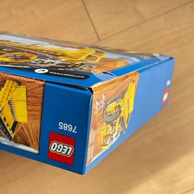 LEGO 7685 Tow Truck City 2009 Sealed