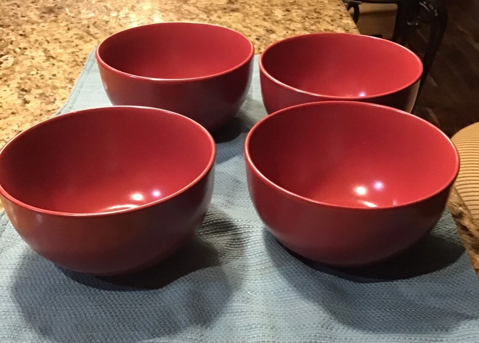 Juego de 4 tazones de sopa de cereal mate de porcelana de vidrio Wazee Strawberry Street rojos nuevos sin caja Foto 2 de 4