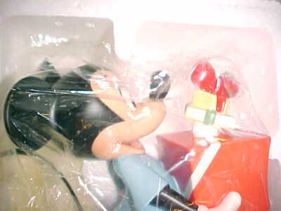 WDCC Mickey Mouse Pluto's Christmas Tree Presents for My Pals w