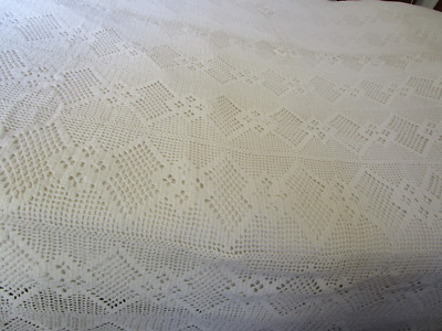 dessus de lit 2places crochet main coton ,protége canapé
