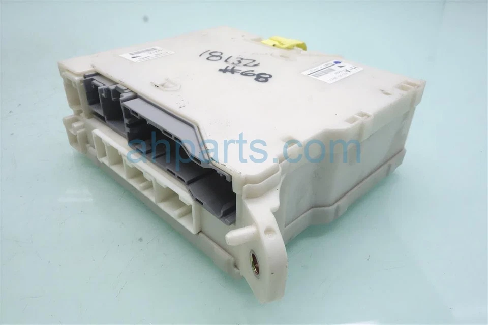 2006 Lexus Gs300 Base At Driver Cabin Room Inside Fuse Junction Box 82730-30271 - Image 3 of 4