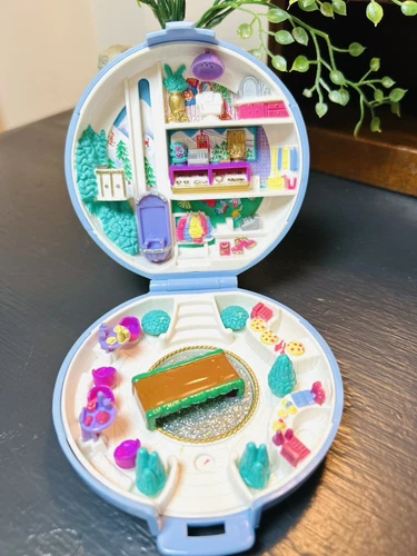 Vintage 1989 Bluebird Polly Pocket "Skating Party" - No Figures