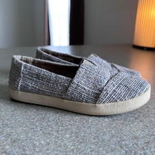 TOMS Avalon classic slip on shoes size 5.0