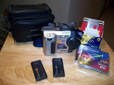 Sony Mavica MVC-FD87 1.3MP Digital Camera - Black  Metallic silver
