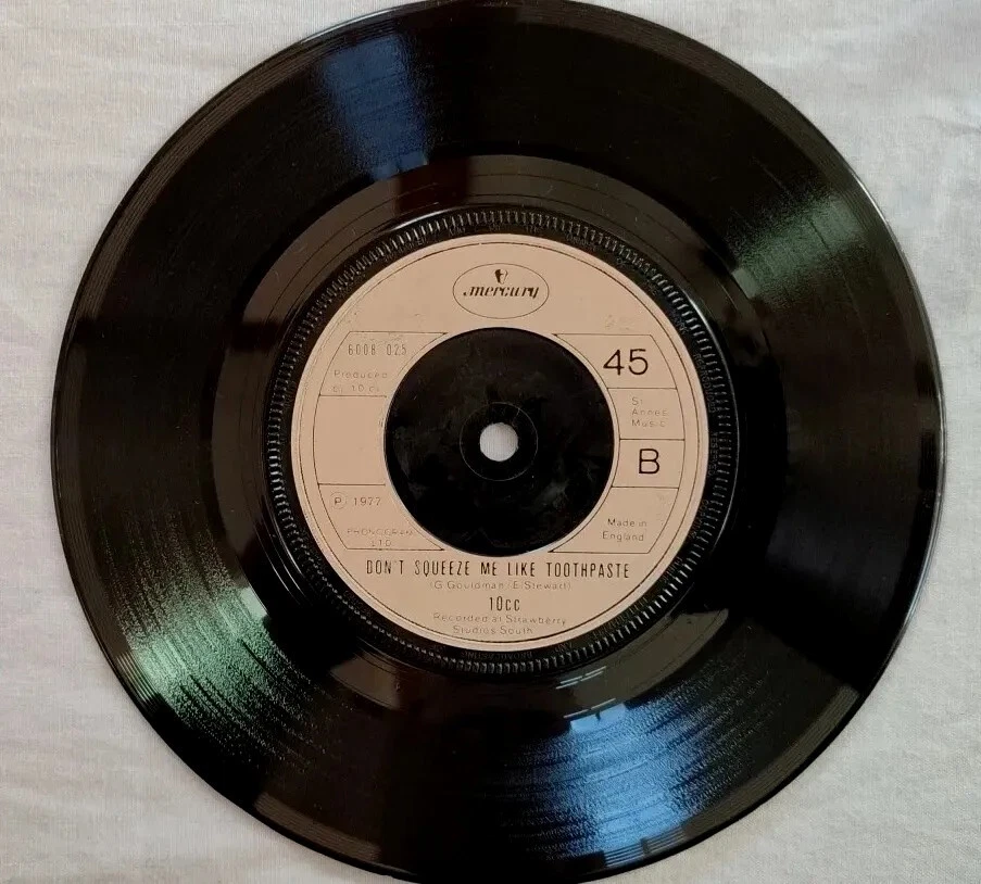 10cc-Good Morning Judge/Don't Squeeze Me Vinyl 7" Single.1977 Mercury 6008 025. - Image 4 of 4