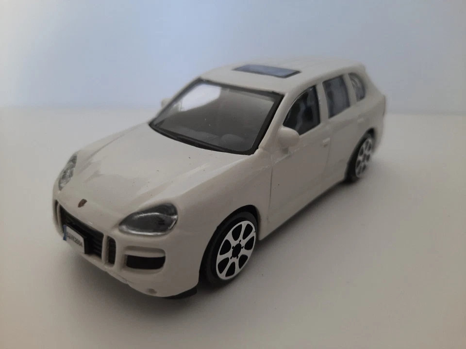 Modellino Statico Porsche Cayenne Turbo BBurago Auto Colore Bianco Scala 1:43 - Immagine 2 di 2