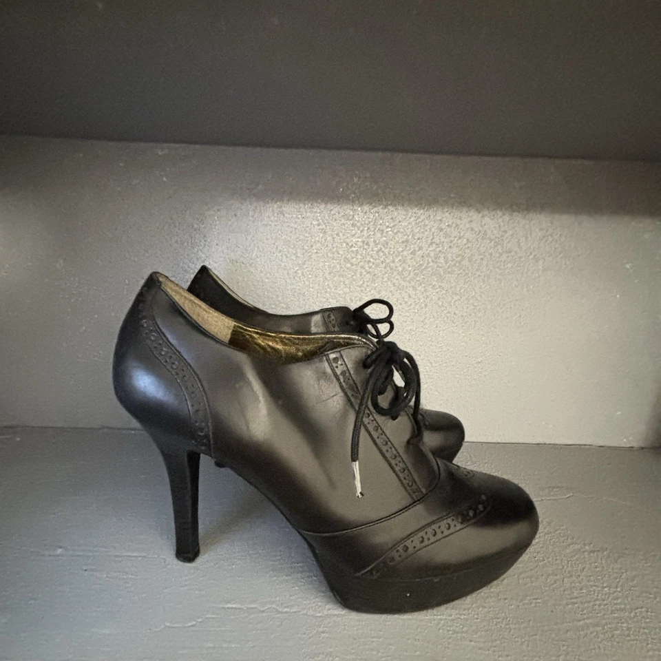 Guess Botas Mujer 8.5 Cuero Negro Encaje Plataforma Oxford Gótico Tacón Apilado Bomba Foto 2 de 4