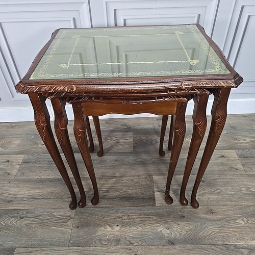 Antique Vintage Queen Anne Carved Wooden Nest Of 3 Tables - Glass Leather Tops - Picture 5 of 24