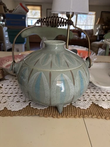 MCM RED WING POTTERY USA. FOOTED COVERED CASSEROLE WITH Metal Handle