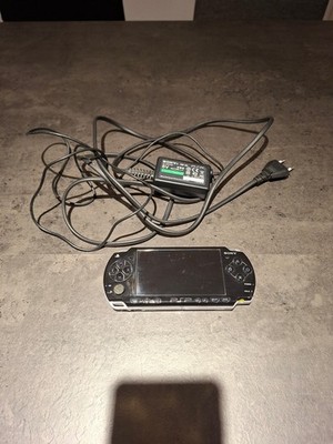 Sony PSP 2004 Slim Lite Schwarz mit Ladekabel - ohne Akku