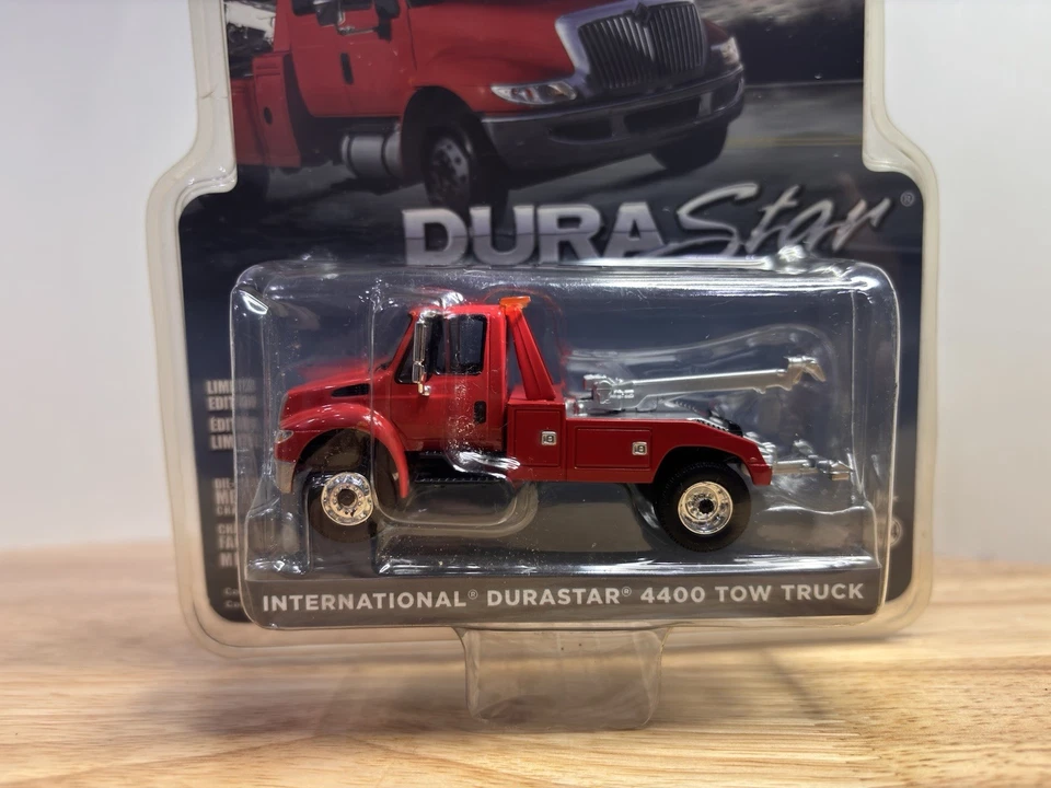 Camión de remolque International Durastar 4400 2014 rojo de Greenlight - edición limitada Foto 2 de 4