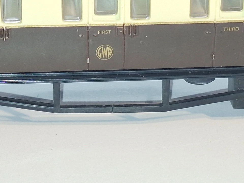 Airfix GWR Brake & 3rd Passenger Carriage. Good Overall Cond. OO Scale. No Box  - Image 4 of 4