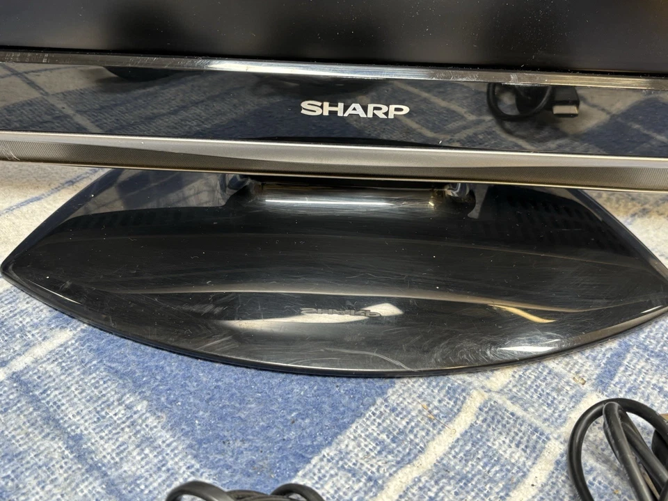 Sharp LC-20AD5E-BK 20 Inch AQUOS Freeview LCD TV ** NO REMOTE** - Image 3 of 4