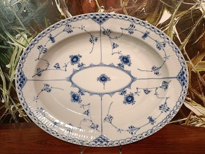 ROYAL COPENHAGEN Denmark MUSSELMALET Halbspitze - ovale Platte  36,5cm  1-533