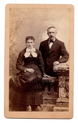 ANTIQUE CDV CIRCA 1870s J. ROBERT MOORE ROMANTIC YOUNG COUPLE JAMESTOWN NEW YORK