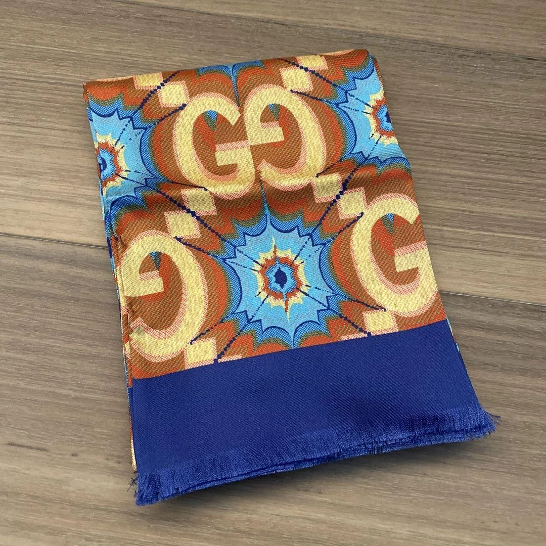 GUCCI écharpe châle logo soie 16,5 cm*18 cm