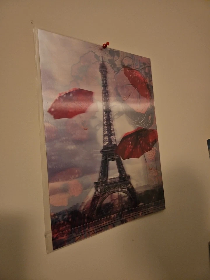 Torre Eiffel con paraguas rojos, niña rosa, arte de pared cambiante de ángulo 3d. Foto 4 de 4