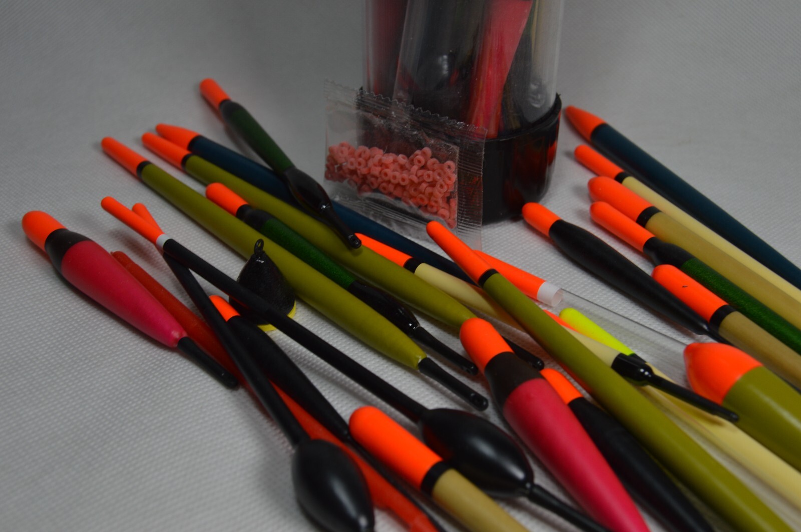 FISHING FLOAT SET 25 MIXED RUBBERS PLUMMET WEIGHT RIVER LAKE