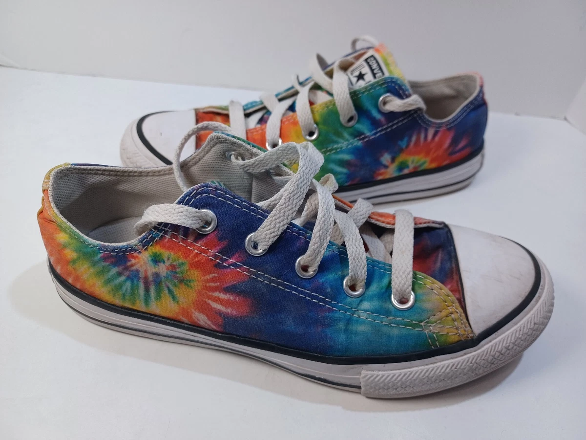 Tie dye top converse low top