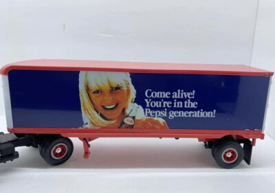 First Gear 1960 Mack Model B-61 Pumper - Texaco Toys Plus