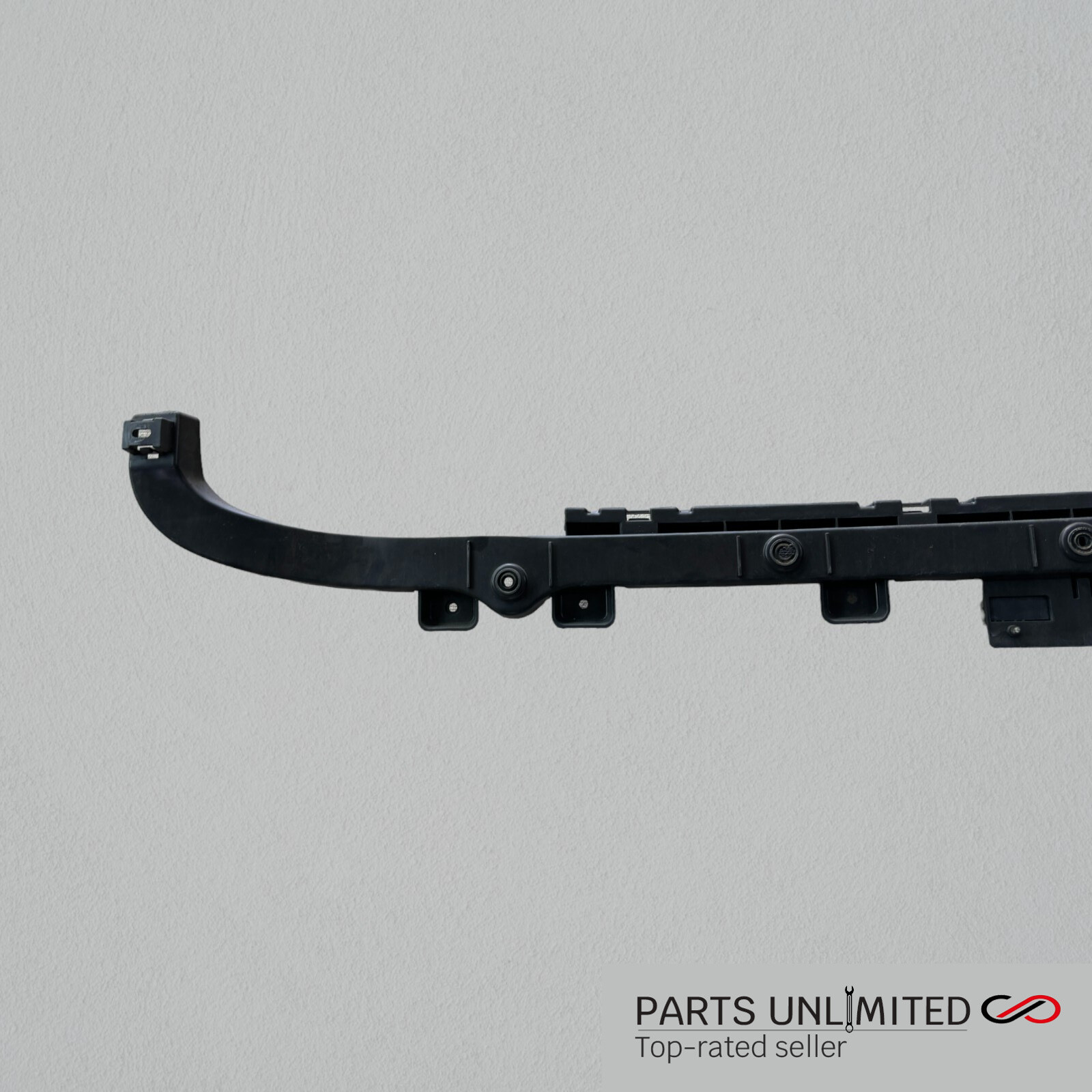 14-17 Maserati Ghibli M157 OEM rear bumper cover center support mount bracket