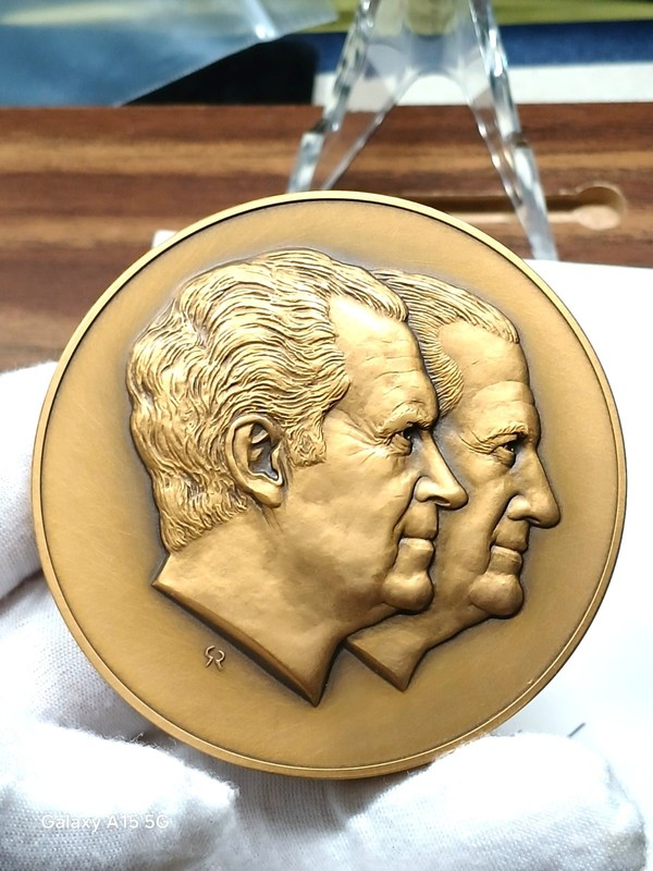 1973 Franklin Mint Official Presidential Inaugural Medal Nixon Agnew Bronze w/ B