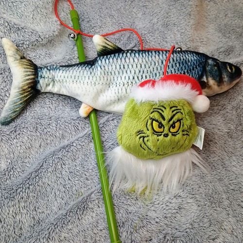 The Grinch Plush Interactive Battery Operated Cat Toy, Plush, Small Fish Flops