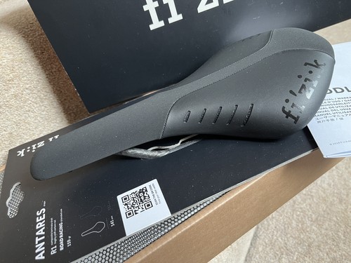 Fizik ANTARES R1 Saddle Carbon Braided Rails Black (Size Regular) 141mm x 275mm - Picture 1 of 12