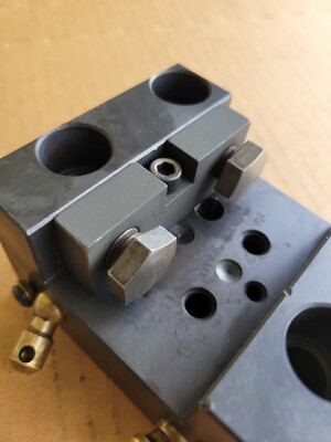 Haas ST-20/25, ST-30/35, DS-30 Clamp Block (1'' O.D. Tools)Holder not included