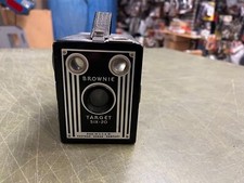 VINTAGE 1930s Made In USA BROWNIE TARGET SIX-20 BY EASTMAN KODAK COMPANY