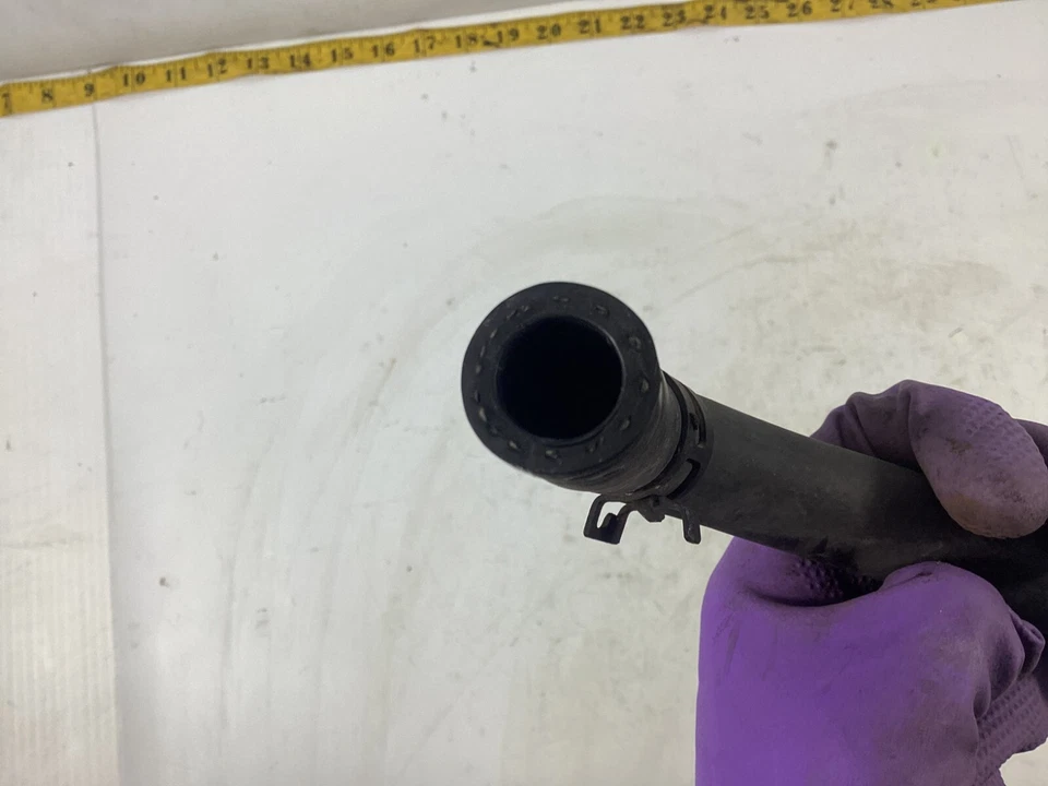 Manguera de radiador Toyota Prius 2010-2015 derivación de agua no. 1 16261-37070 OEM. Foto 2 de 4