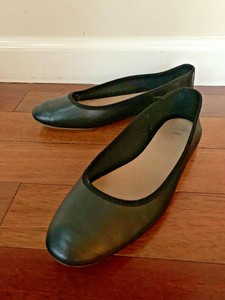 gap black flats