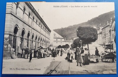 Cpa de RAON-L'ETAPE-Les Halles un jour de Marché Vosges 88 Nr. 717/11