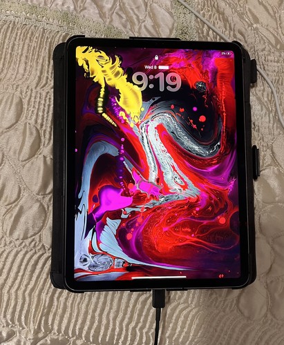 Apple iPad Pro 11-inch 1st Gen- 2018 - 256GB (WIFI & Cellular) - Gray