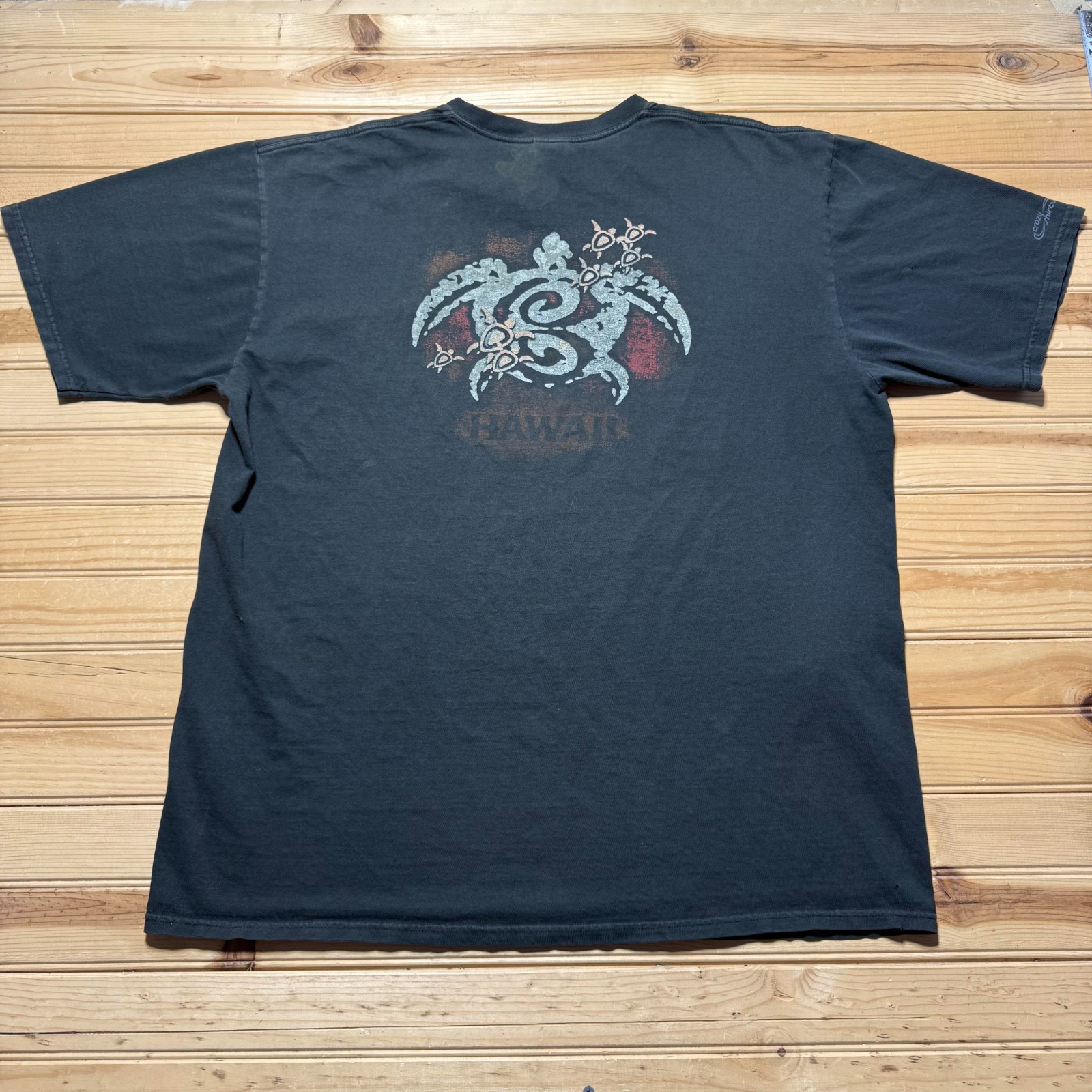 Crazy Shirts Hawaii Sea Turtle Tribal Surf Beach Graphic T-Shirt XL