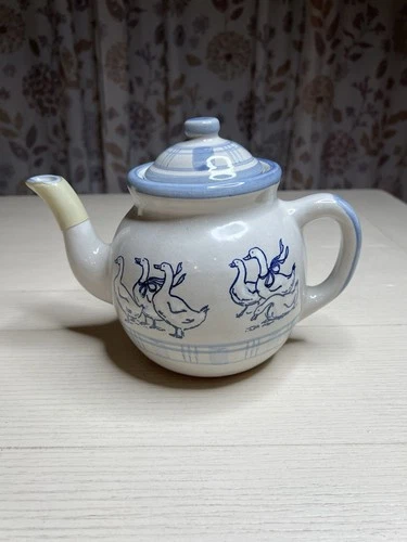 Vintage Louisville Pottery Kentucky Stoneware “Gaggle Of Geese” Teapot 6 Cup
