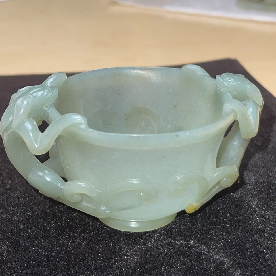 中国古董,浅绿色玉杯 DEPICTS DRAGON.MEASURES H 1-3/4xW 3-1/2 英寸 — 第 2/4 张图片