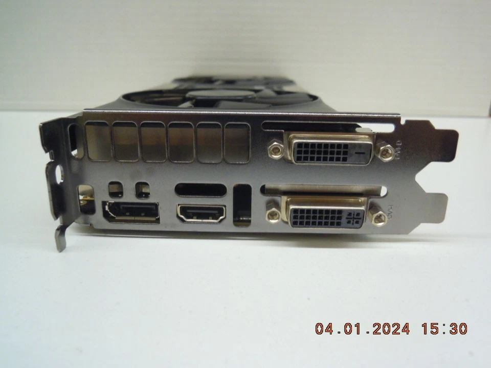 EVGA NVIDIA GeForce GTX 770 (04G-P4-3774-KR) 4GB GDDR5 Graphics Card - Image 3 of 4