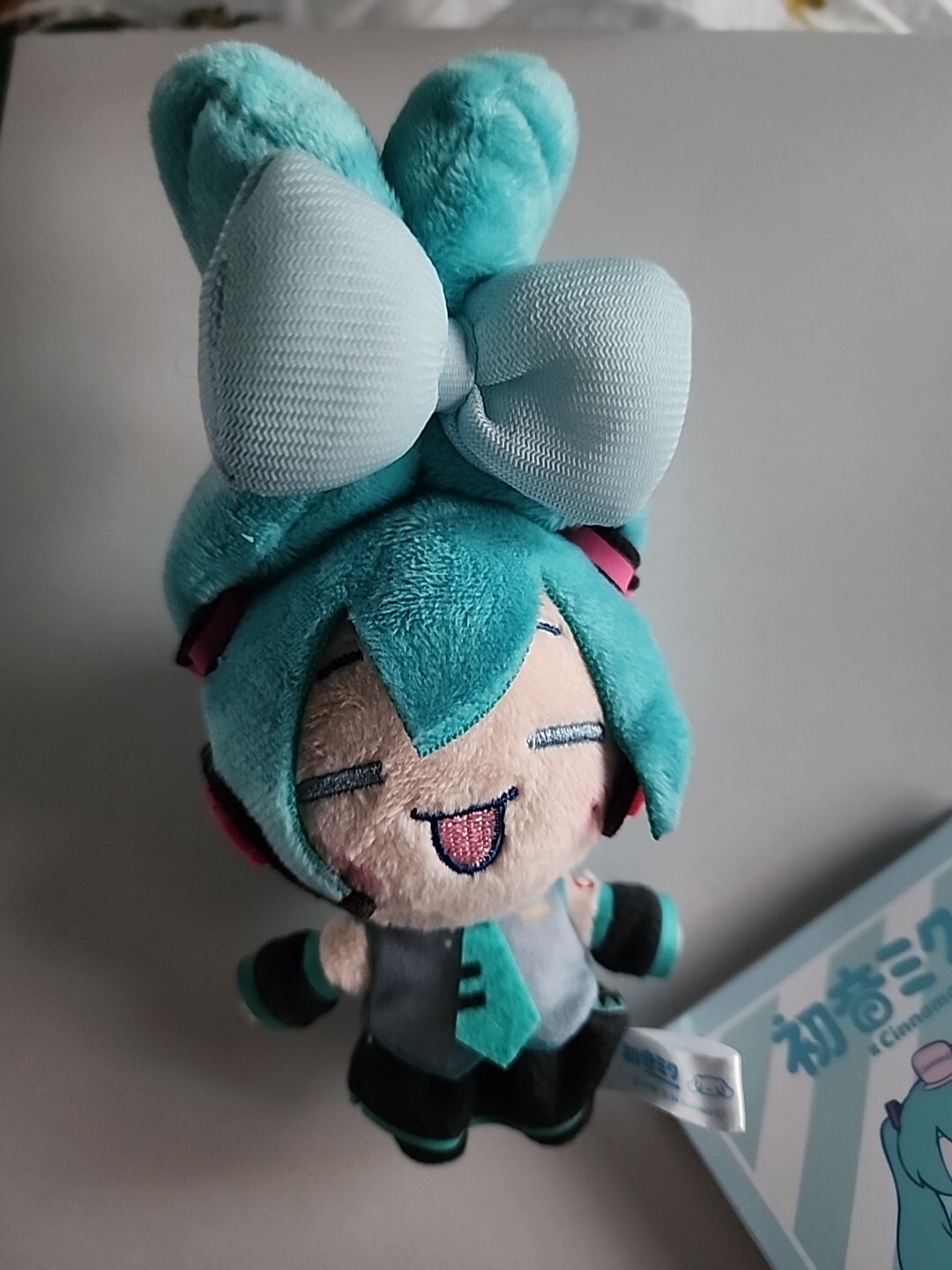 Peluche oficial Hatsune Miku x Cinnamonroll Sanrio SEGA Chibi