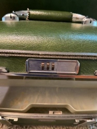 Vintage American Tourister Escort Avocado Green Train Case Luggage With Tray - Picture 7 of 8