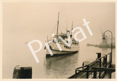 Foto  Kriegsmarine Schiff Glückauf läuft im Hafen ein M1.72